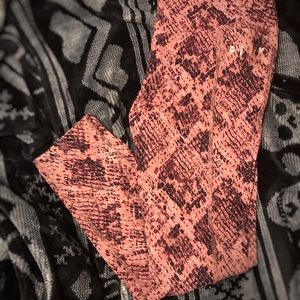 Victoria’s Secret PINK legging